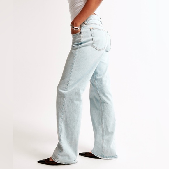 Abercrombie & Fitch Low Rise Baggy Jeans Light Wash Size 27 (4) - Picture 5 of 8